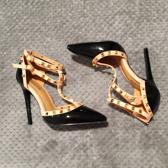 Rockstud Caged Pump - Picture 2 of 3